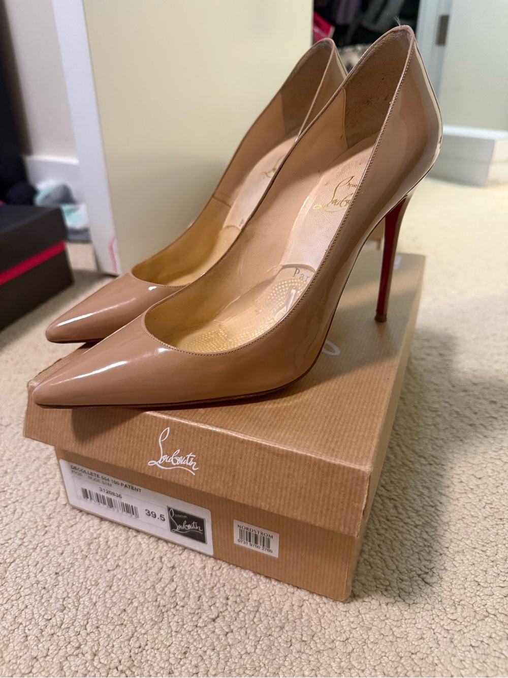 Christian Louboutin Décolleté Nude Patent Pigalle 100 Pumps - Nude